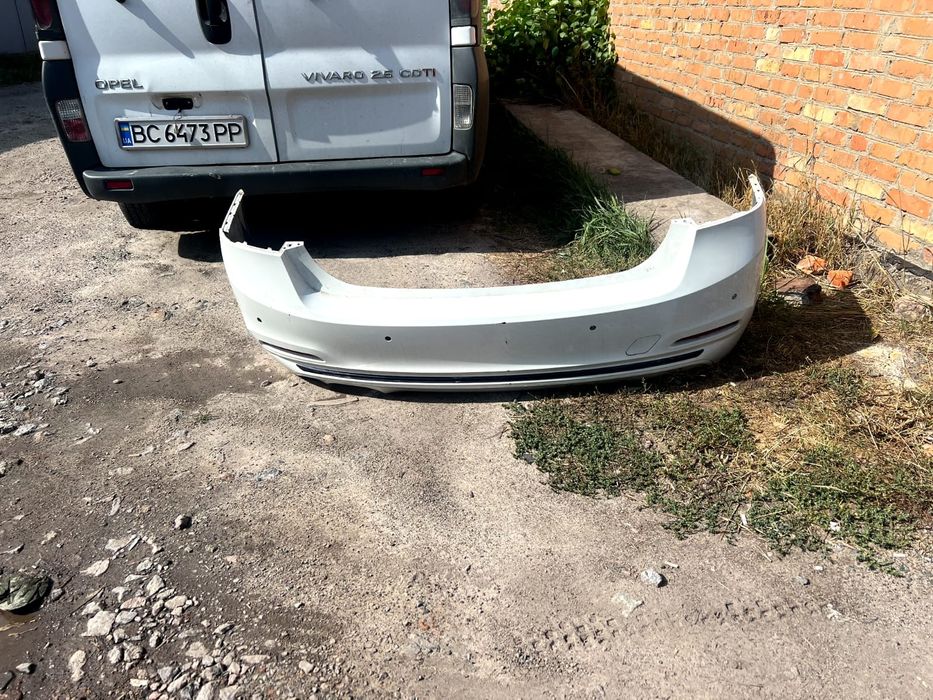 Бампер на бмв ф 30 стоковий,задній не фарбований