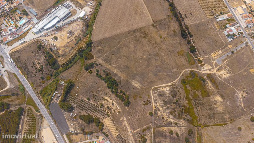 Terreno Rústico com Poço e Ribeira em Aveiras