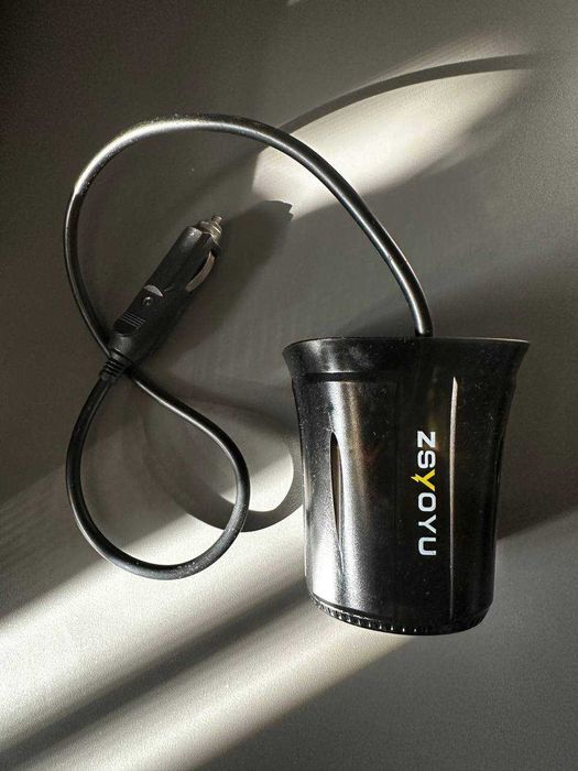 Автомобильная USB зарядка HUB Fast Charge прикуриватель 12 V