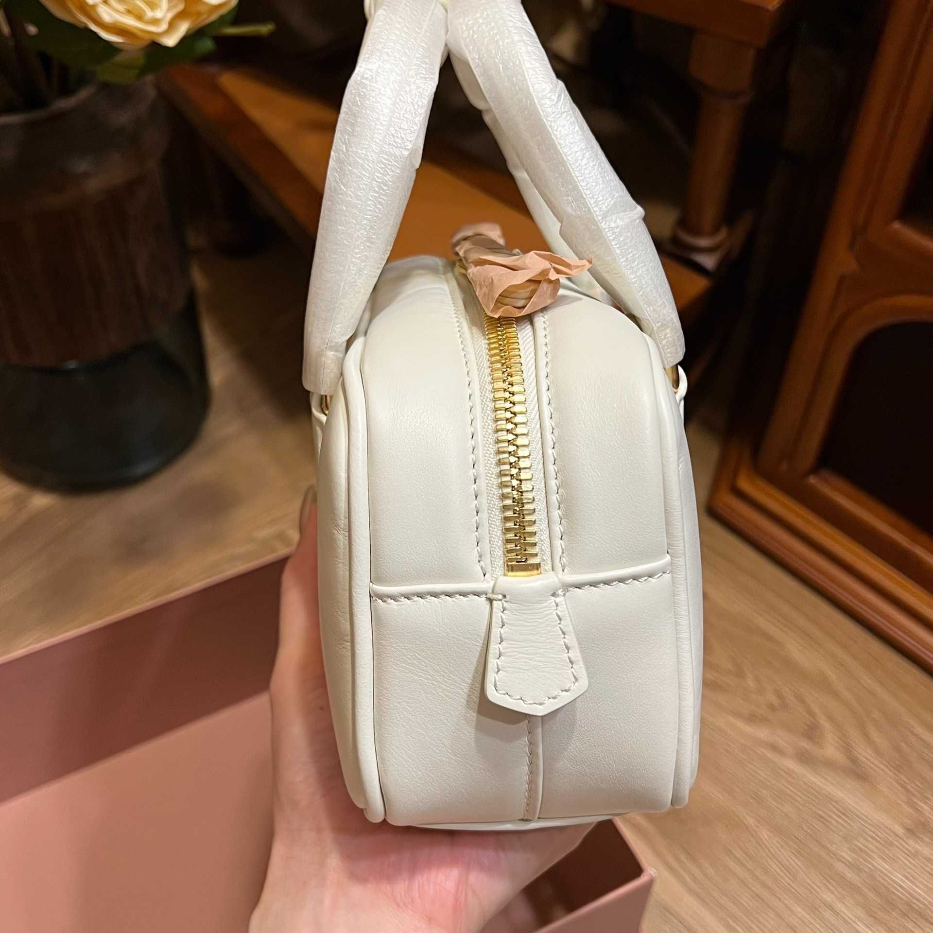 MiuMiu Biała Torebka 2025 - Luksusowy i Elegantny Design