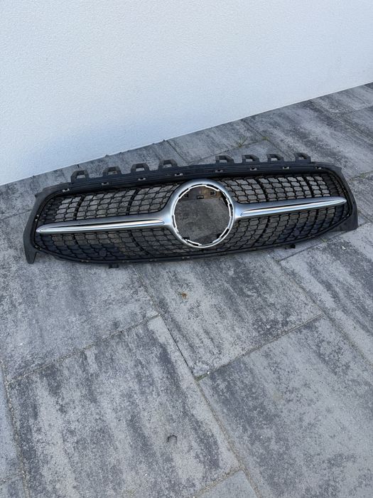 Mercedes Cla 118 grill atrapa