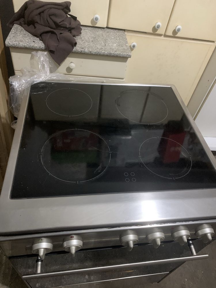 Fogão eletrico com placa de vitrocerâmica