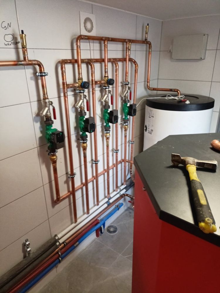 Hydraulik wymiana grzejników montaż klimatyzacji kabiny prysznicowej