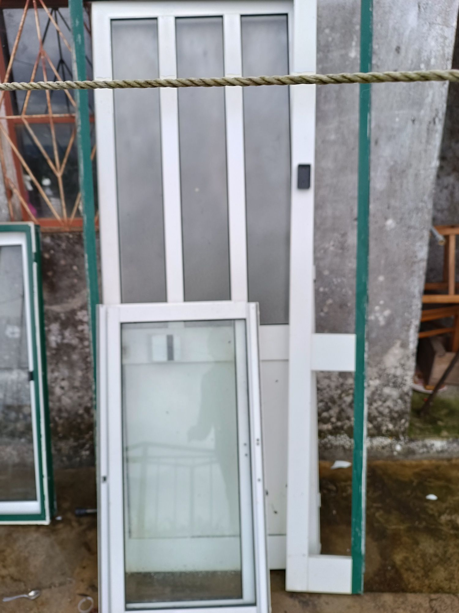 Vendo janelas e portadas
