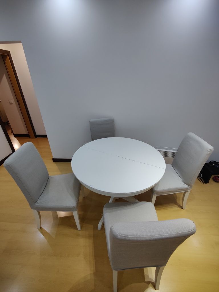 Mesa extensível e 4 cadeiras ikea
