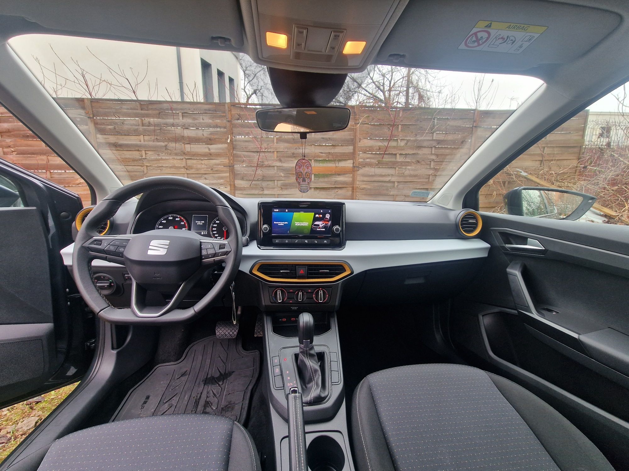 Wypożyczalnia samochodów wynajem aut 4rent Seat Ibiza automat 2022r