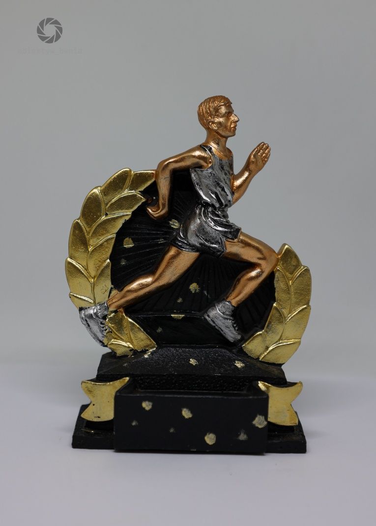 Statuetka biegacz, bieganie 12cm. WYPRZEDAŻ