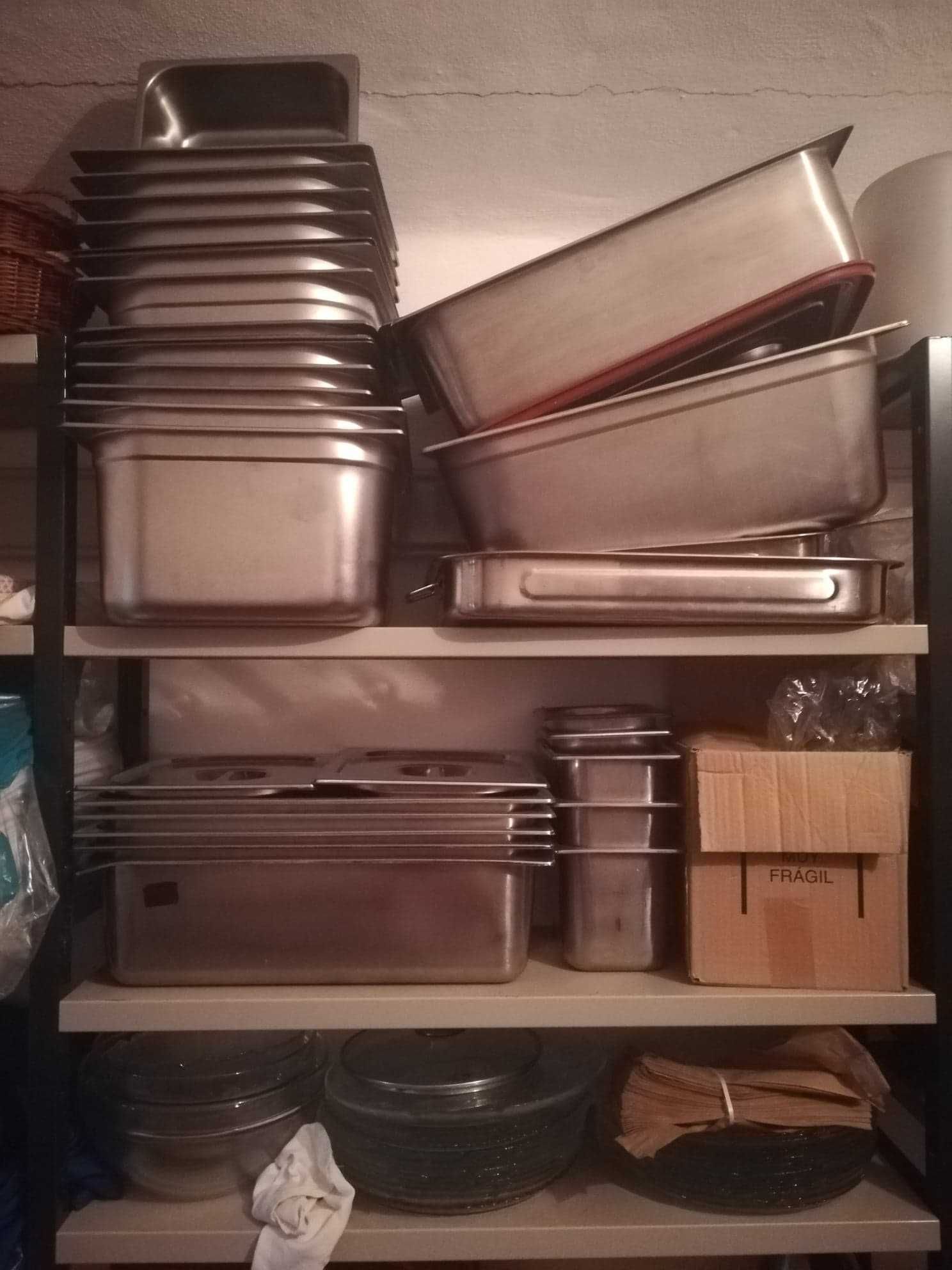 Cubas de inox de vários tamanhos.