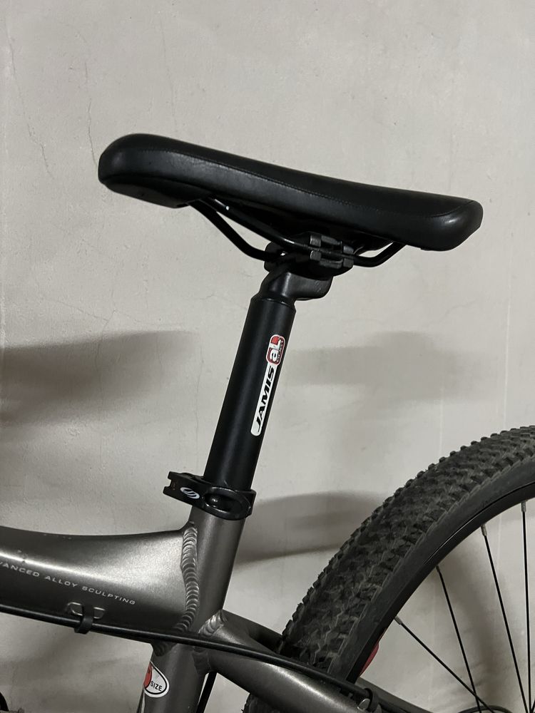 Vendo bicicleta JAMIS BTT - Rigorosamente nova.