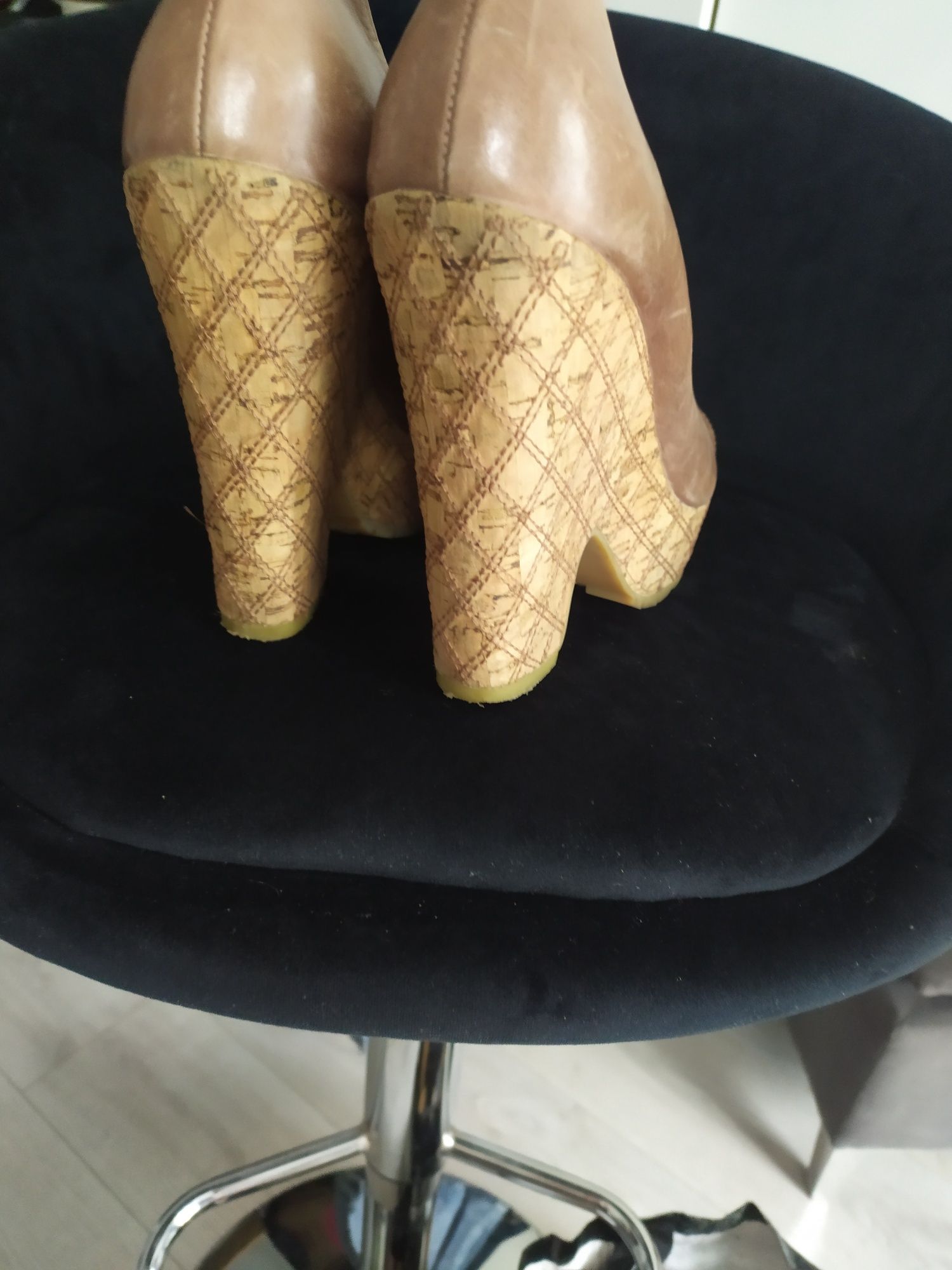 Buty na koturnie sandały pełne