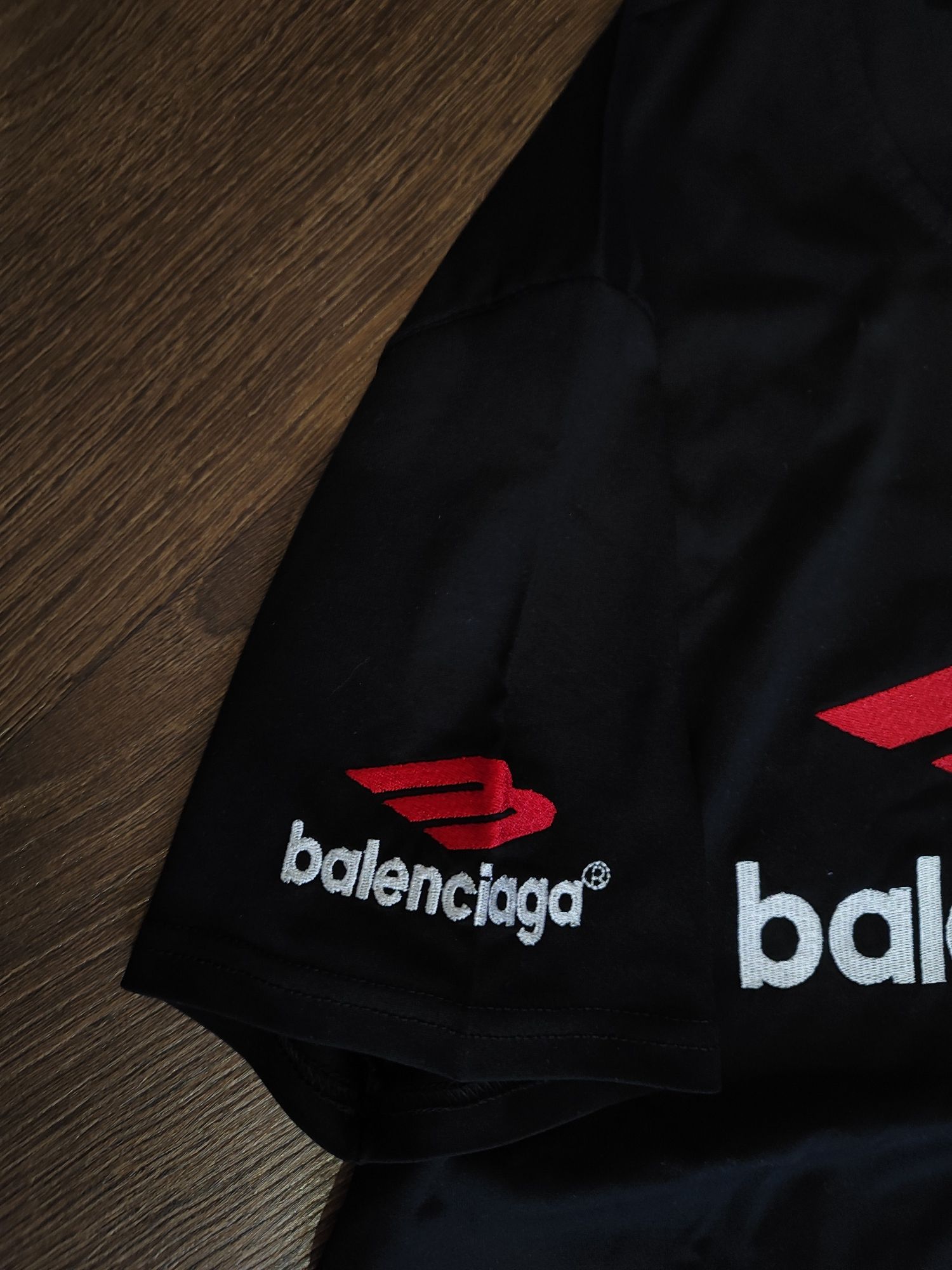 Нова футболка Balenciaga
