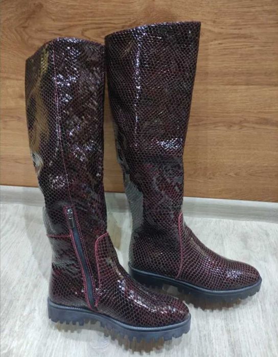 Зимові, жіночі сапоги в ідеальному стані + подарунок