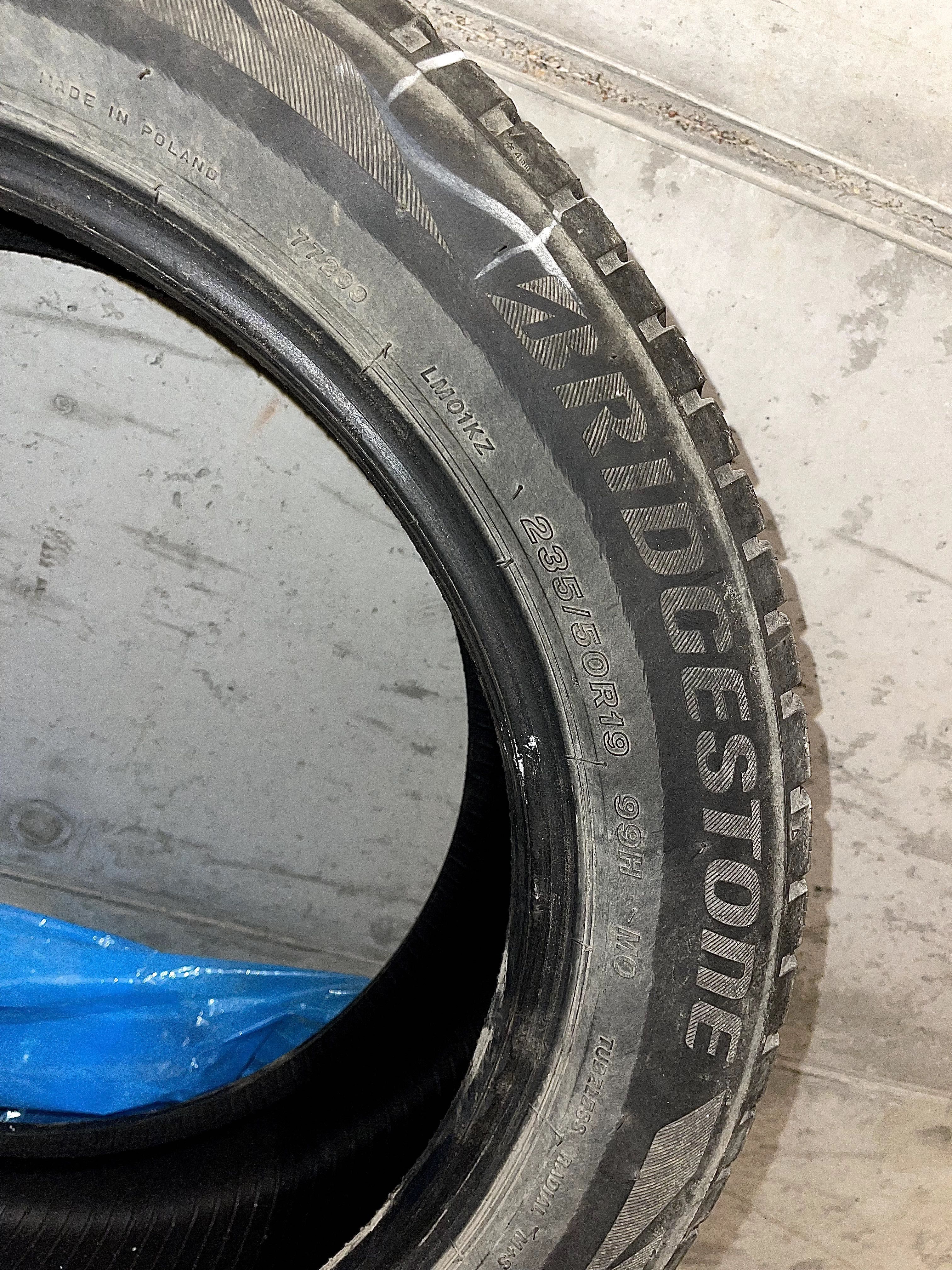 Używane Opony Bridgestone 235/50R19