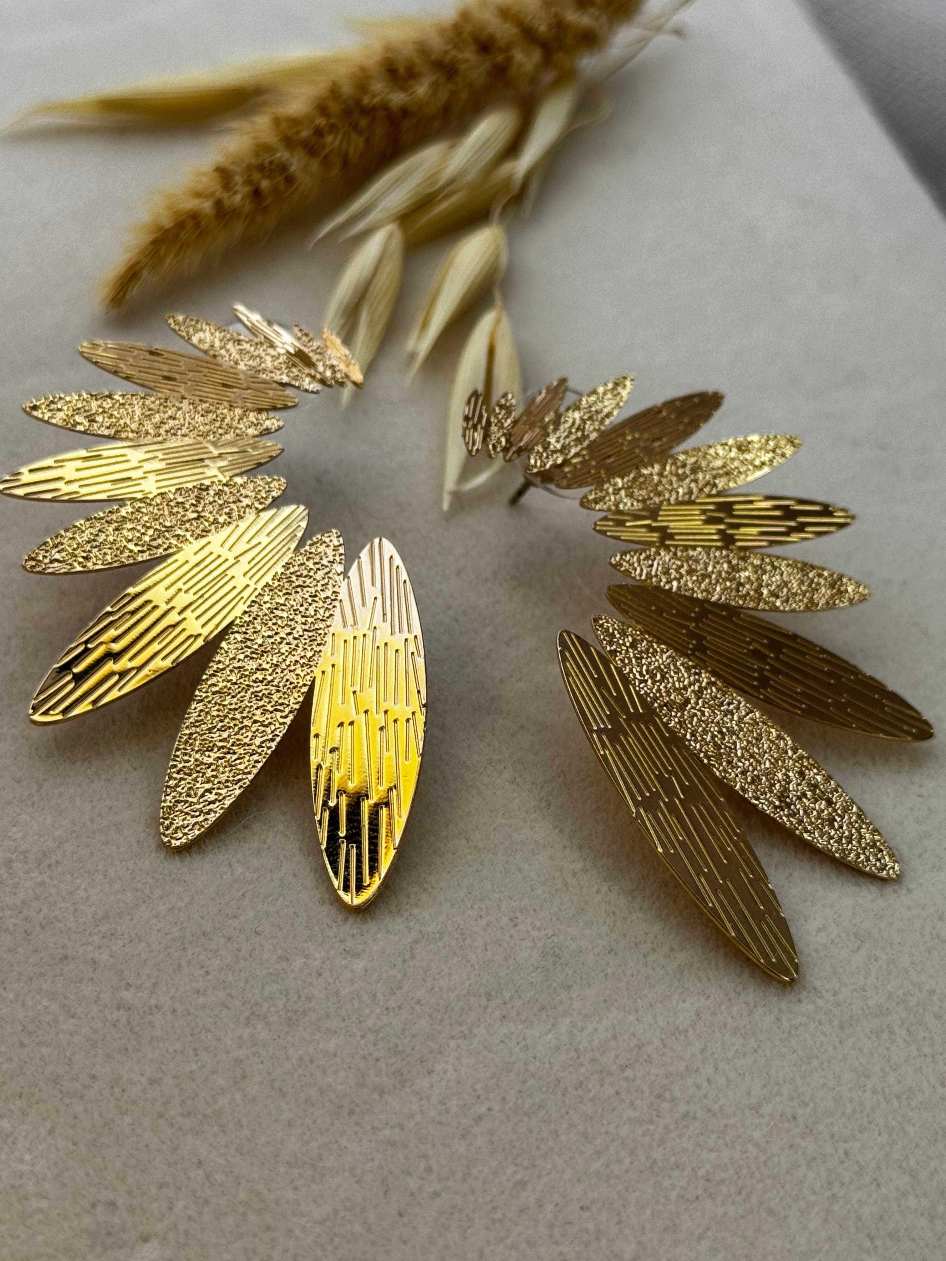 Brincos dourado Flores de Aurora