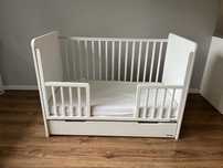 Piękne łóżeczko marki Woodies, model Smooth Cot + materac + szuflada