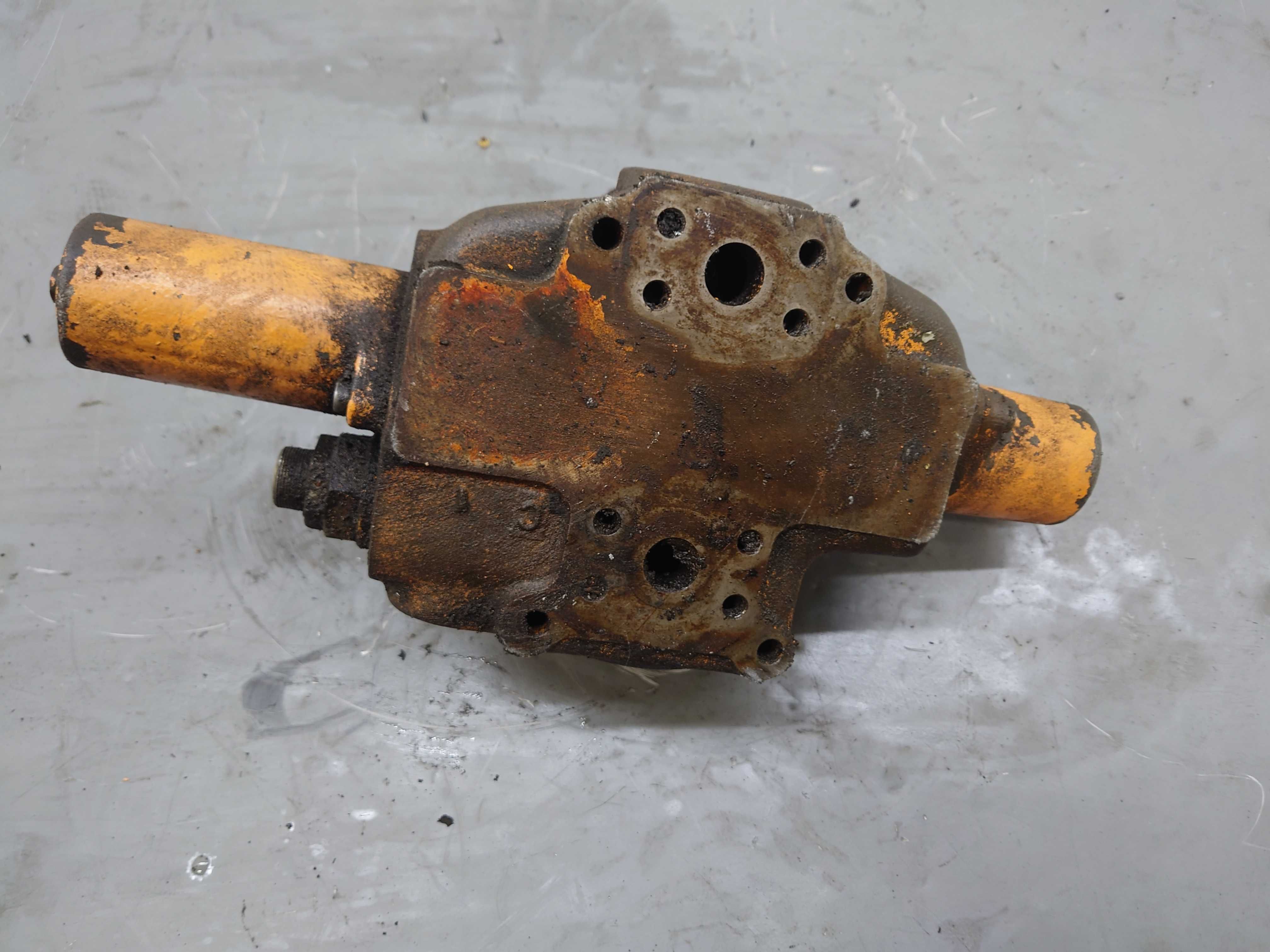 Case 1188 Rozdzielacz Vickers T1260 1 Sekcja 1406  762A