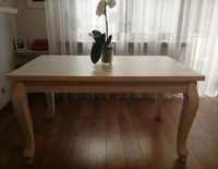 Biały drewniany rozkładany stół Ludwik z zestawem krzeseł
