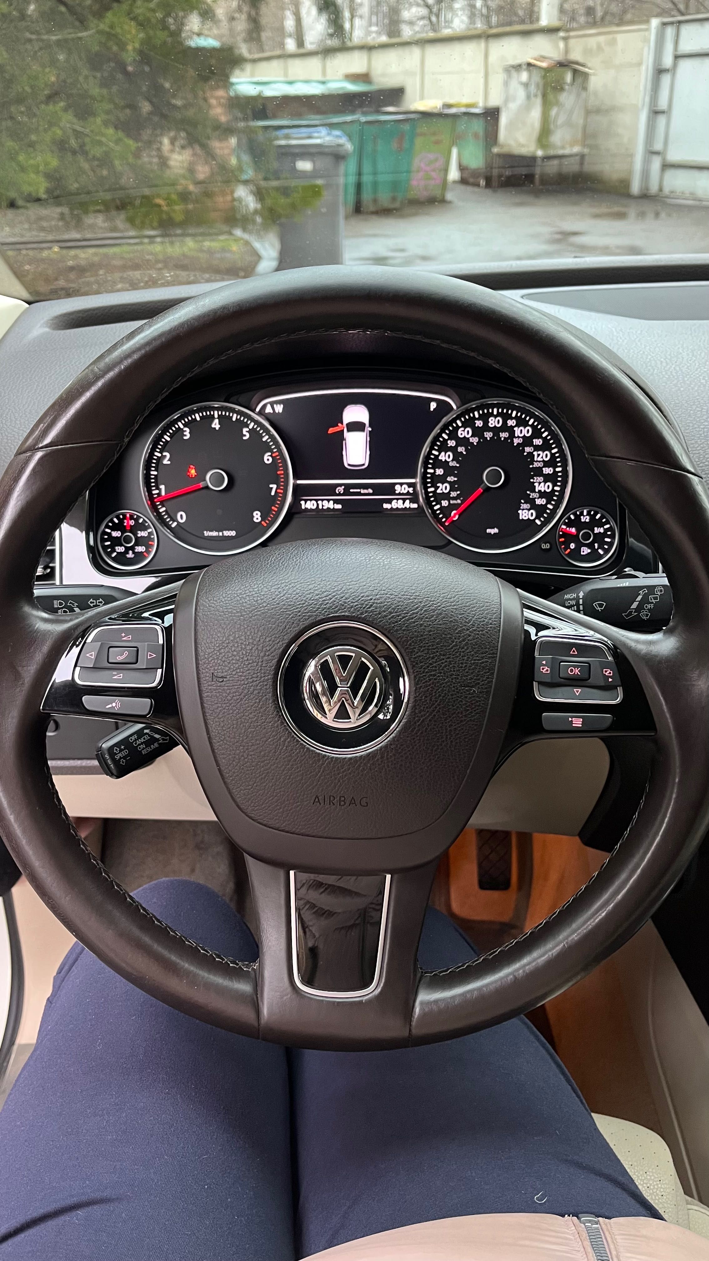 Автомобиль Volkswagen Touareg