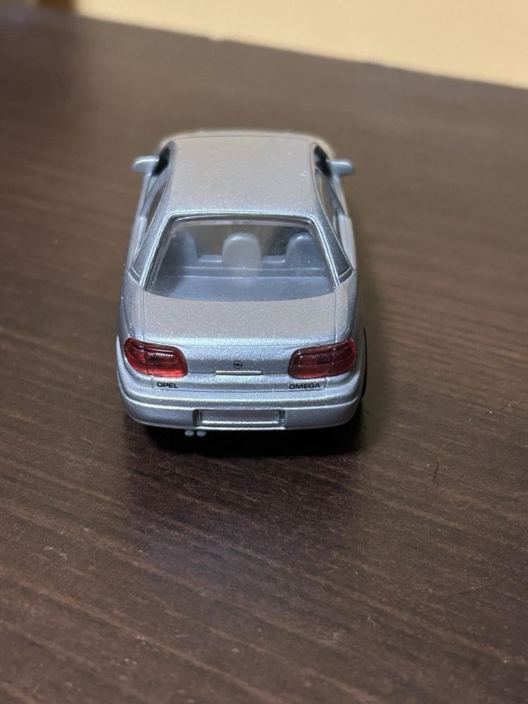 Opel omega b sedan tins Toys