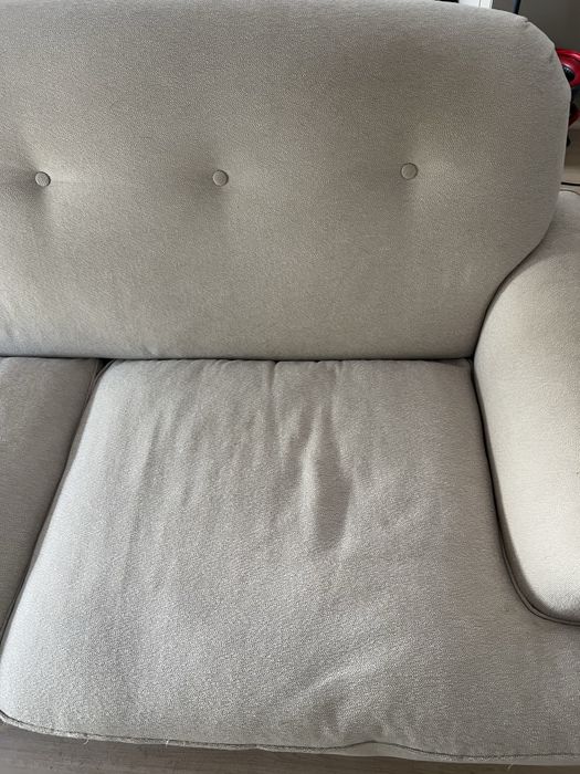 Sofa do ikea de 2 lugares bege.