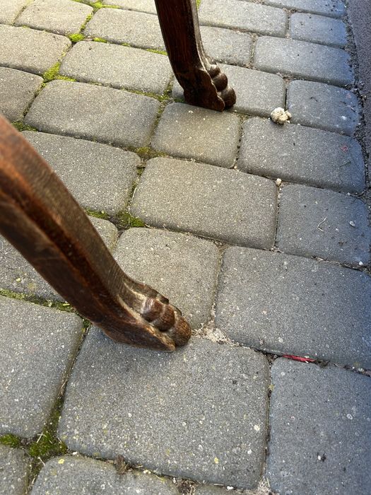 Stare drewniane krzesło do renowacji