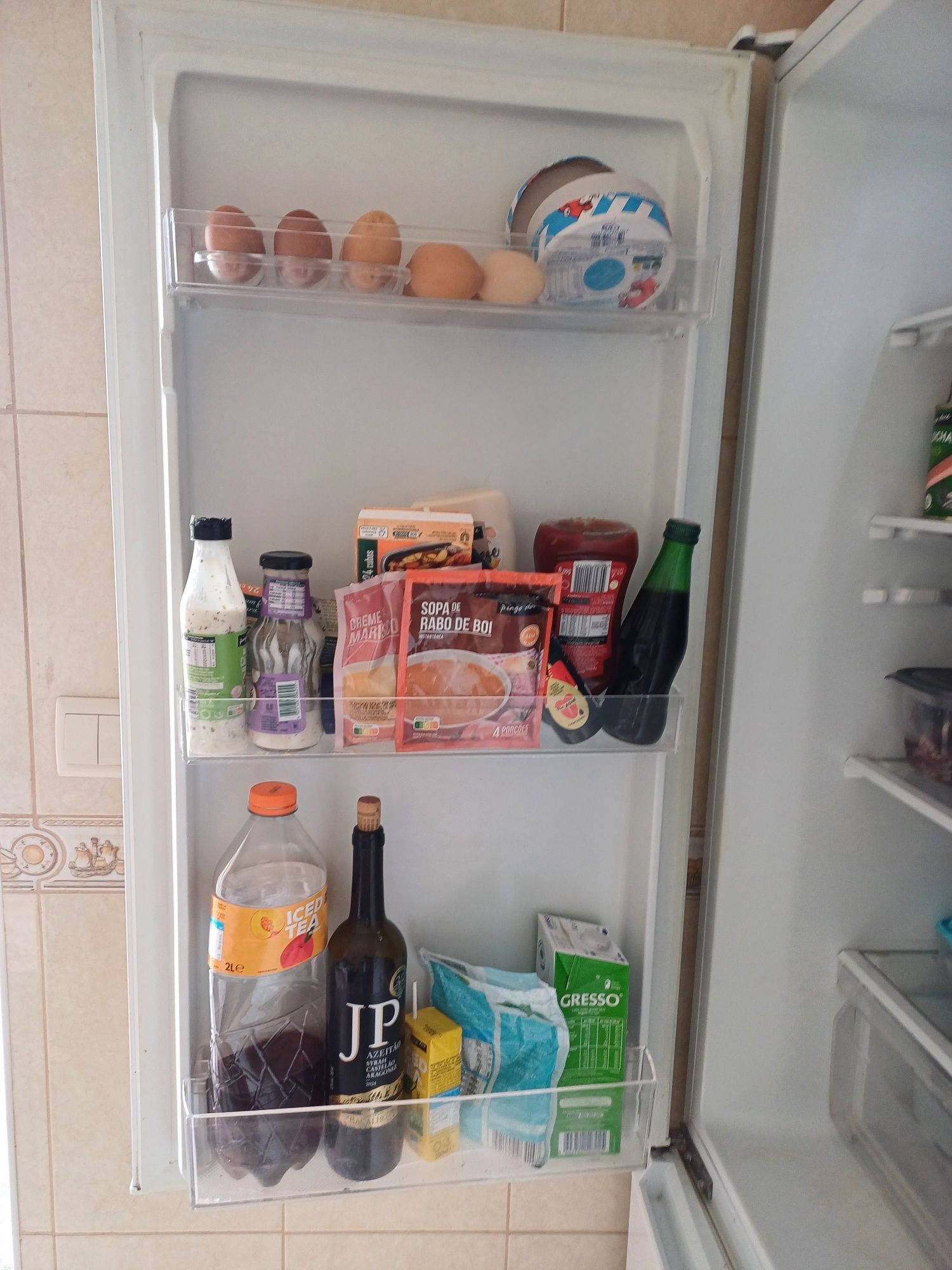 Frigorífico combinado com 3 gavetas de congelador