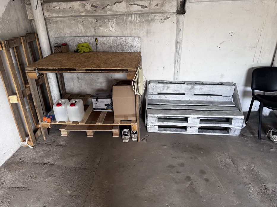 Диван з палет з подушкою