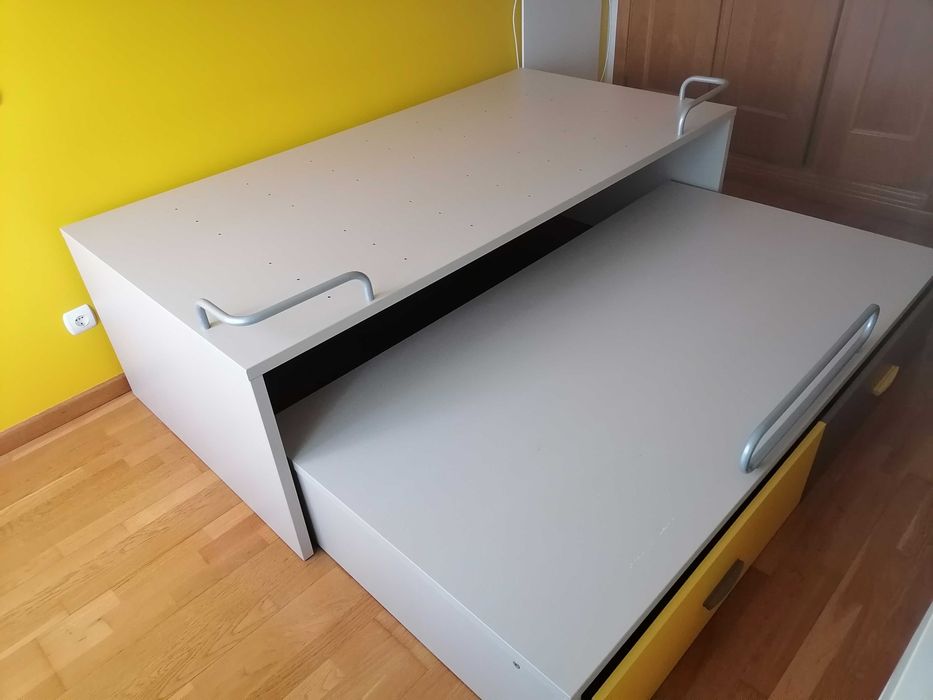 Cama dupla juvenil com gavetões