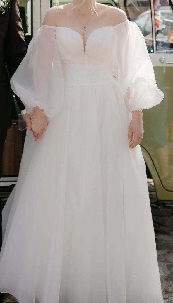 Przepiękna suknia ślubna z organzy - gorset i bufiaste rękawy
