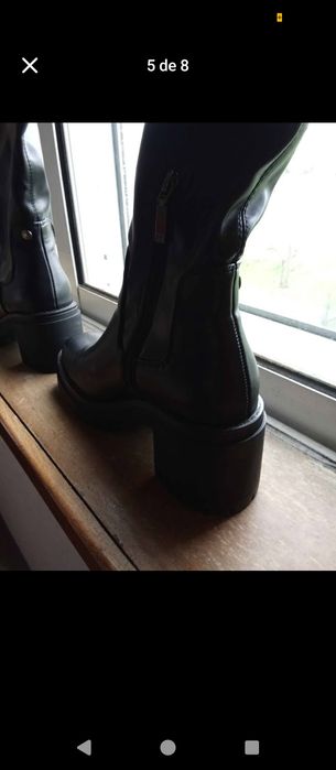 Botas pretas novas