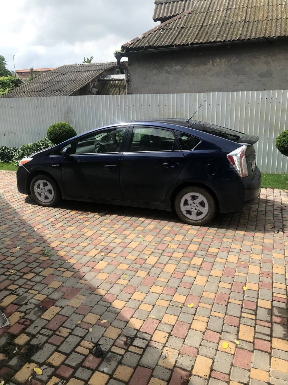 Аренда авто Toyota Prius (гибрид)