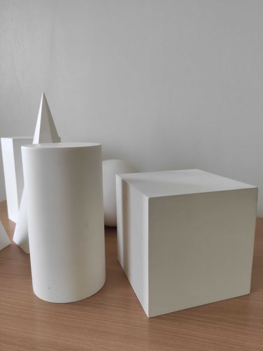 Семь гипсовых фигур. 
Для рисования.