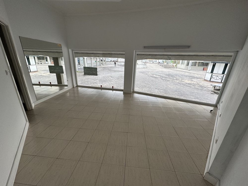 Vende-se ou aluga-se loja comercial