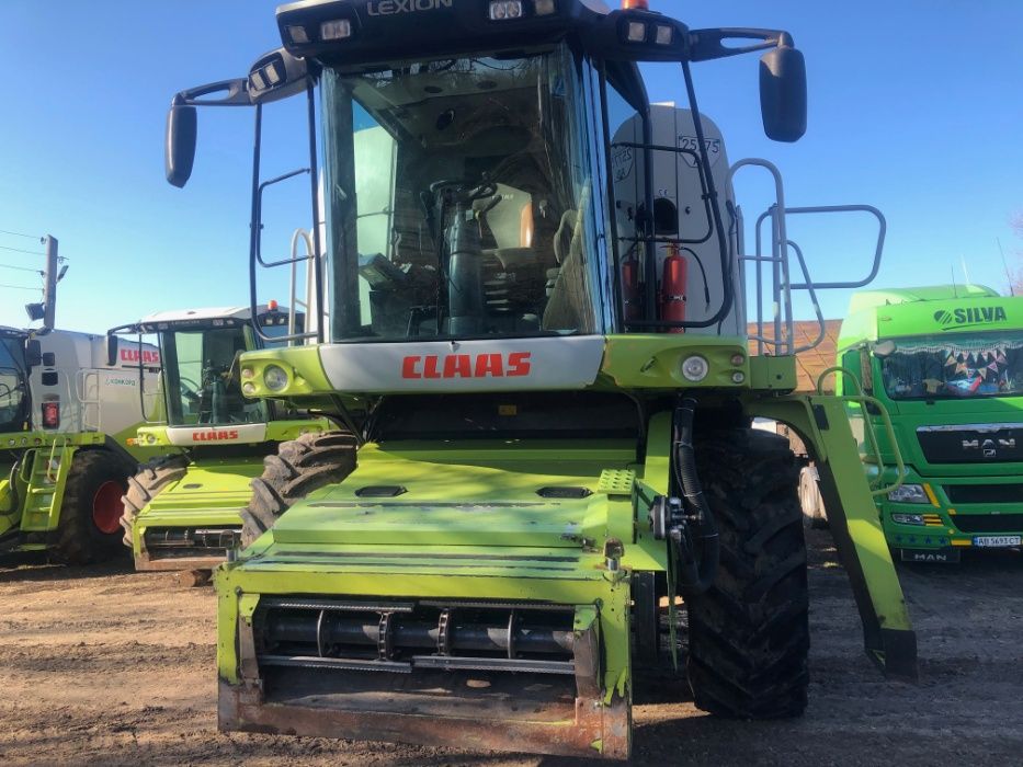 Комбайн зернозбиральний Claas Lexion 560