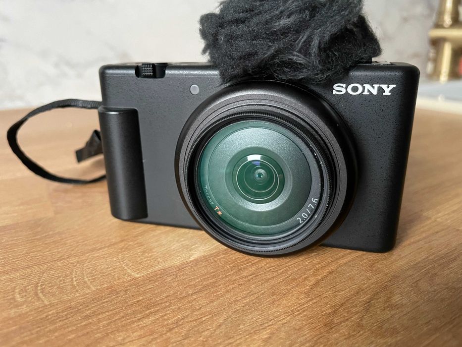 Sony ZV-1F na gwarancji + statyw + baterie + dodatki