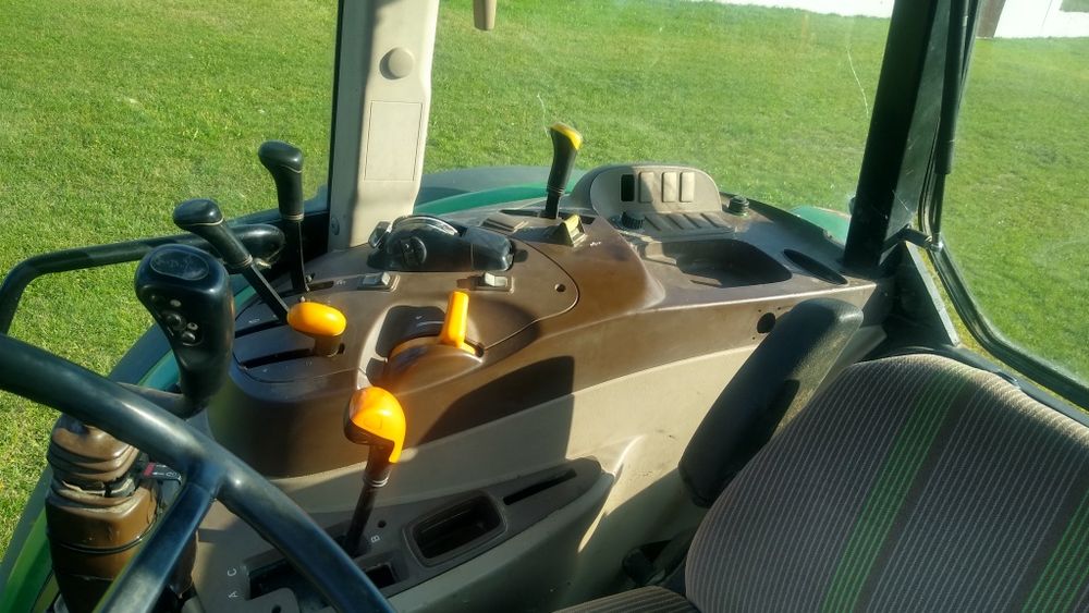 Ciągnik John Deere 5720, TUR, łyżko-krokodyl JD