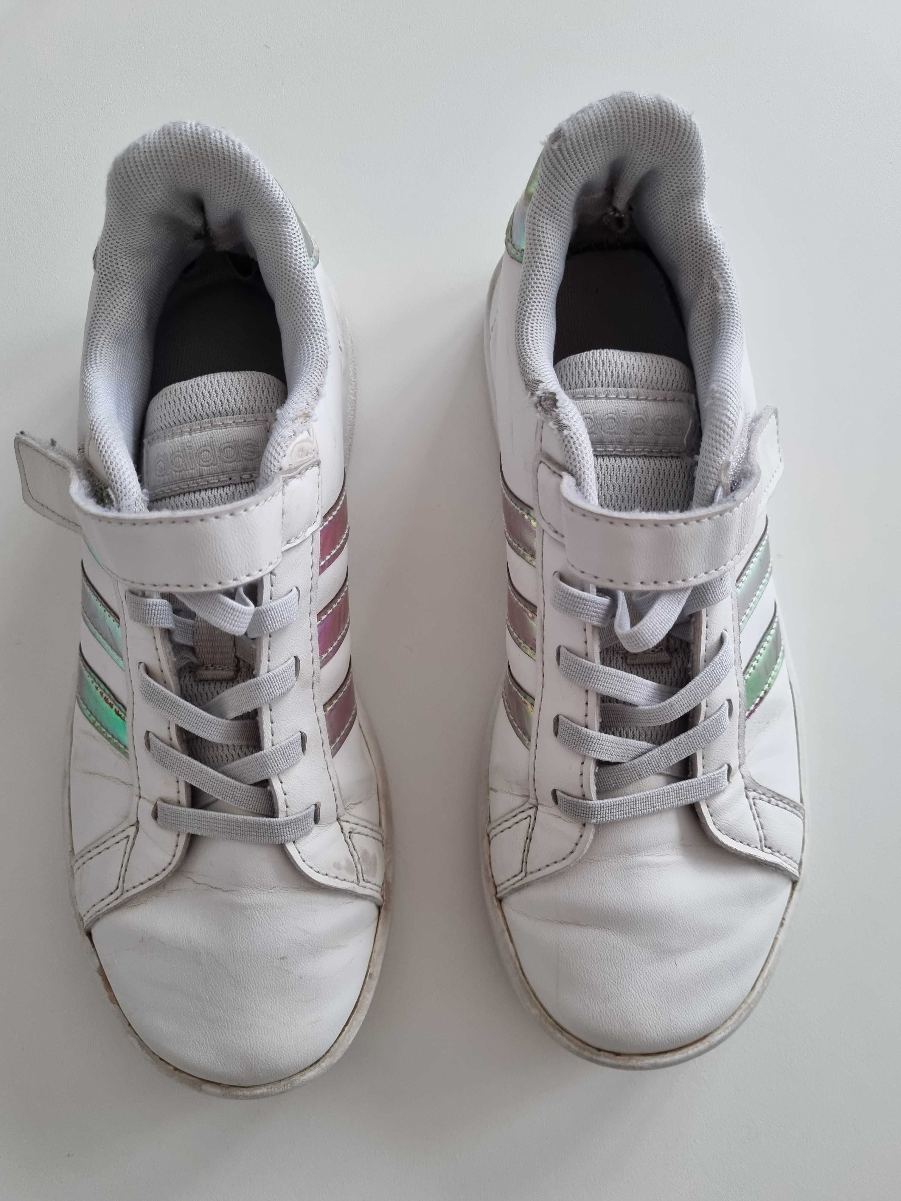 Buty Adidas r. 34 białe z holo wstawkami