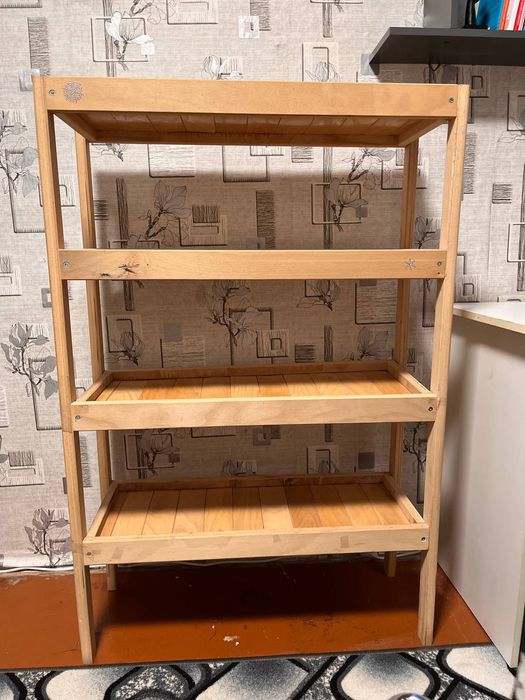 Небольшой деревянный стелад