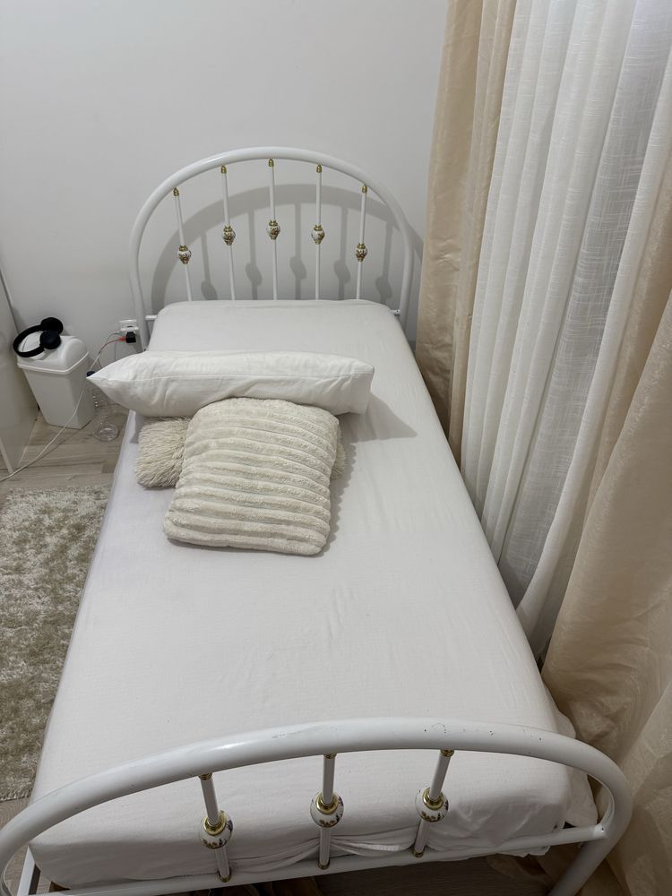 Cama de solteiro com estrado e colchão
