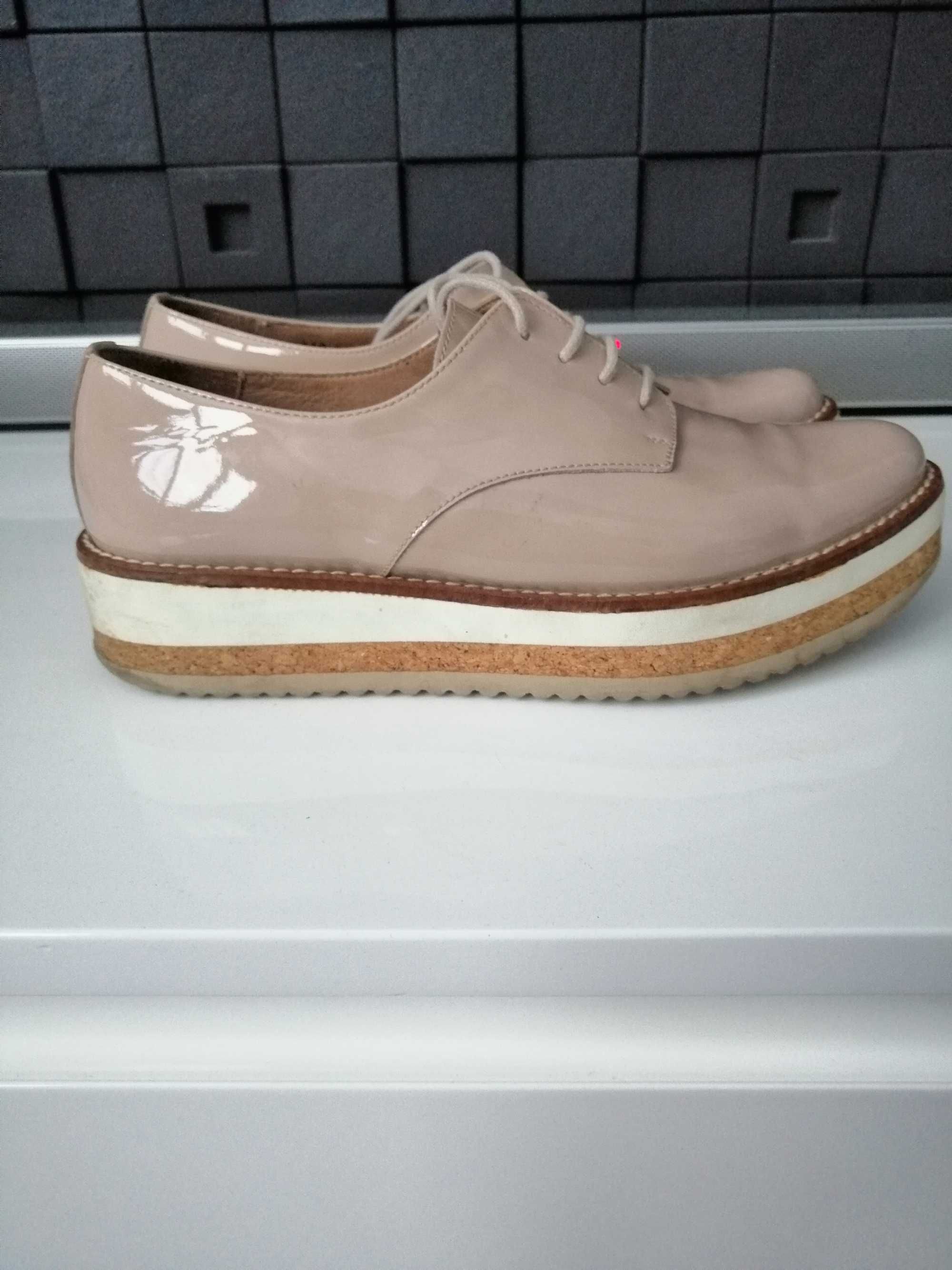 Buty damskie lakierowane