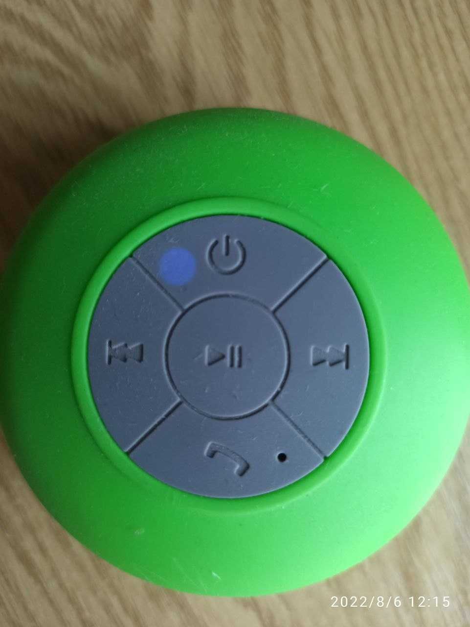 Bluetooth аудіо-колонка. зручне використання в ванні або машині