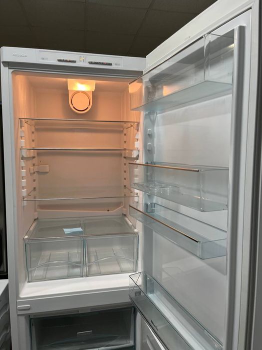 Холодильник Miele 2m,привезена з ЄС