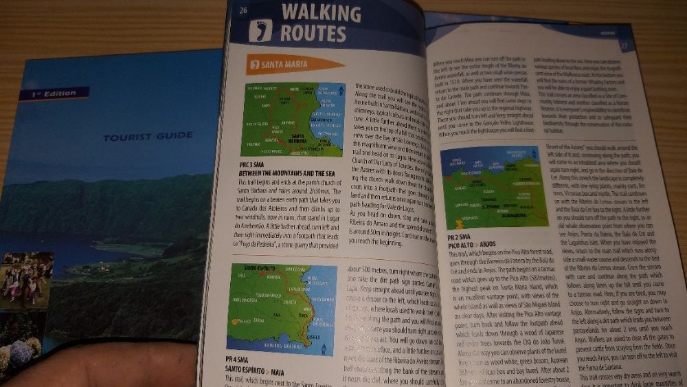 3 Açores tourist guide in english/3 guias turísticos dos Açores em ing