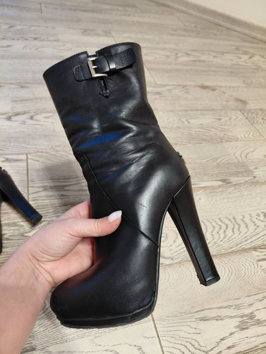 Чоботи, шкіряні повністю всередині та ззовні