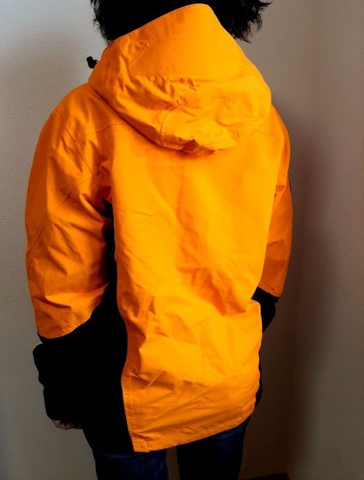 Практичная куртка от дождя и ветра из Антарктики