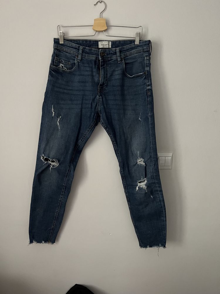 Skinny jeans z dziurami Pull&Bear