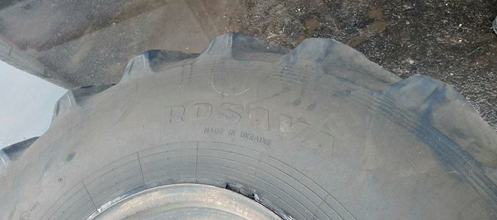 Продам шины 23. R26 ф-37 с диском , с трактора хтз