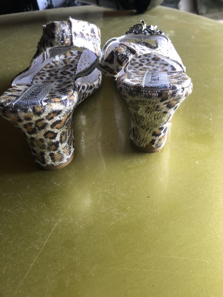 Sandały pantera srebrne z aplikacją siateczkowe koturny damskie 38