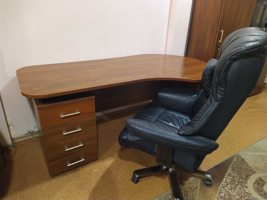 Офисный компьютерный стол Италия