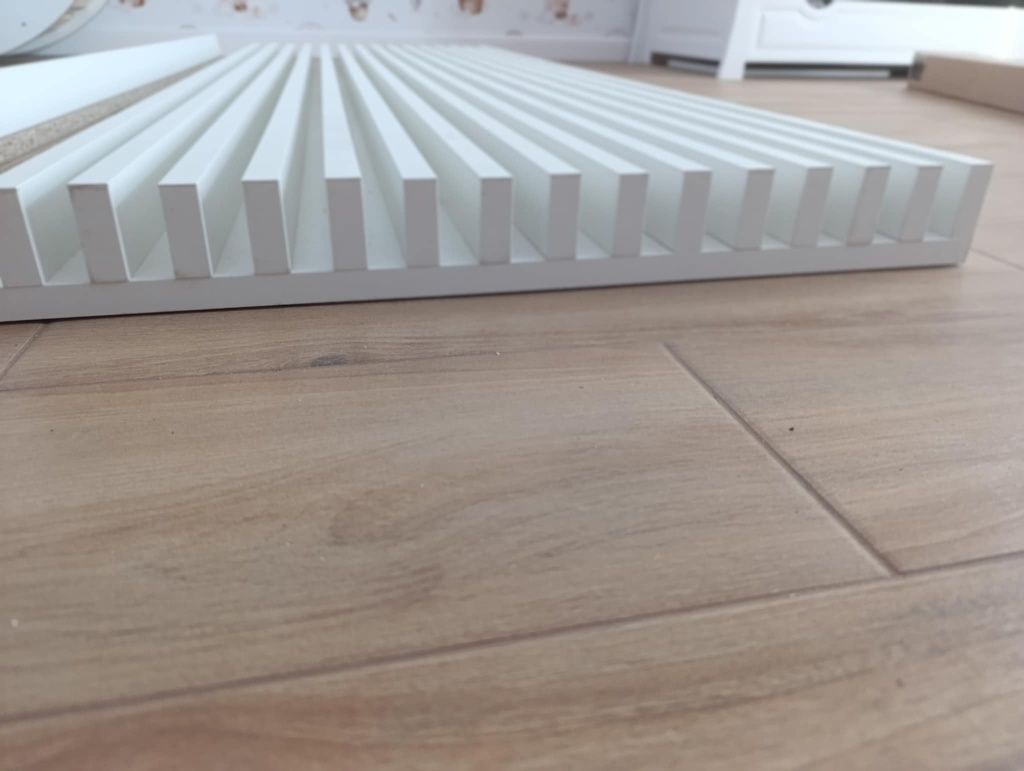 Biały lamel ( 167 x 60,5 x 7)